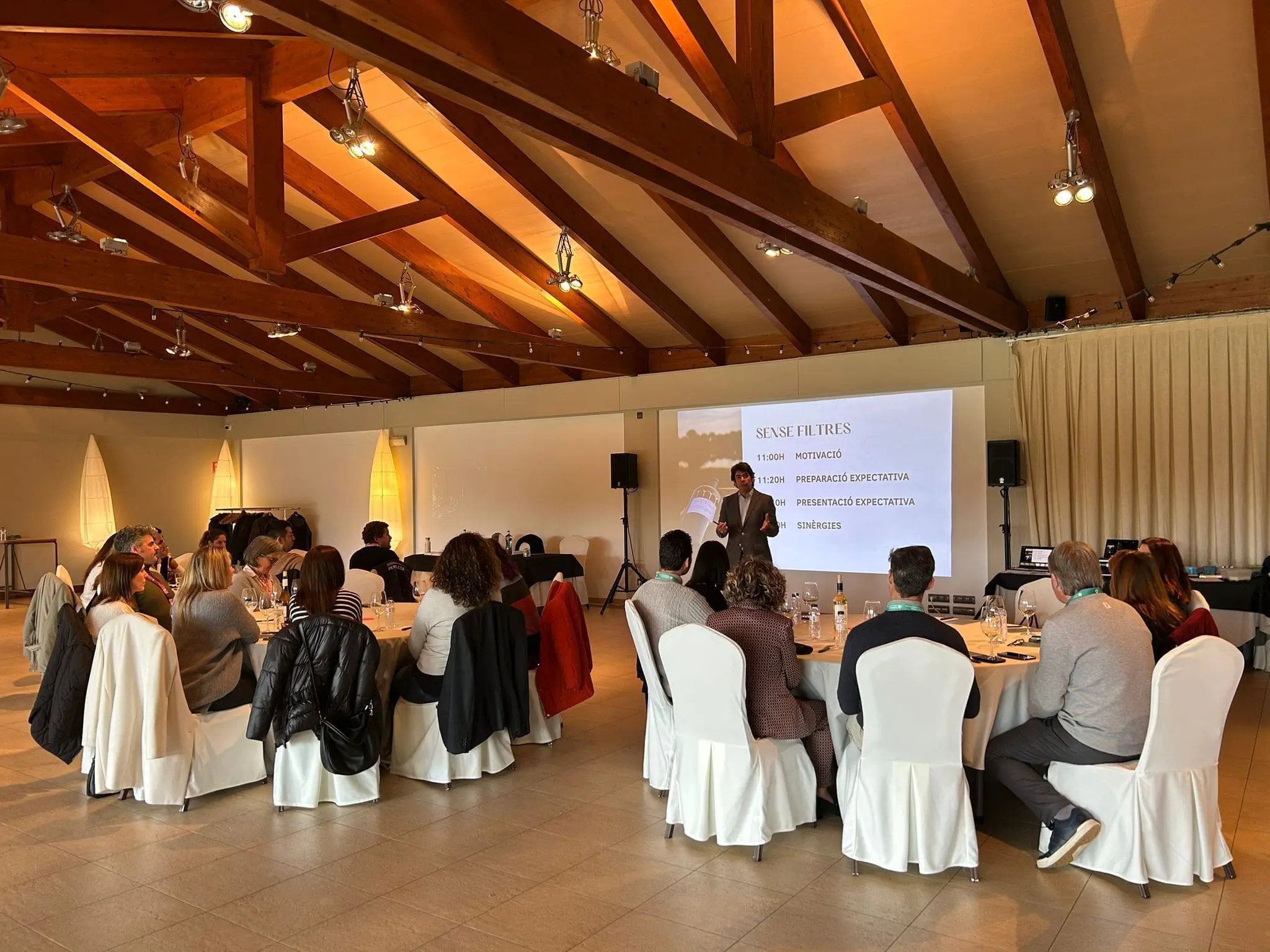 TAULES DE TREBALL - Golf i Vi