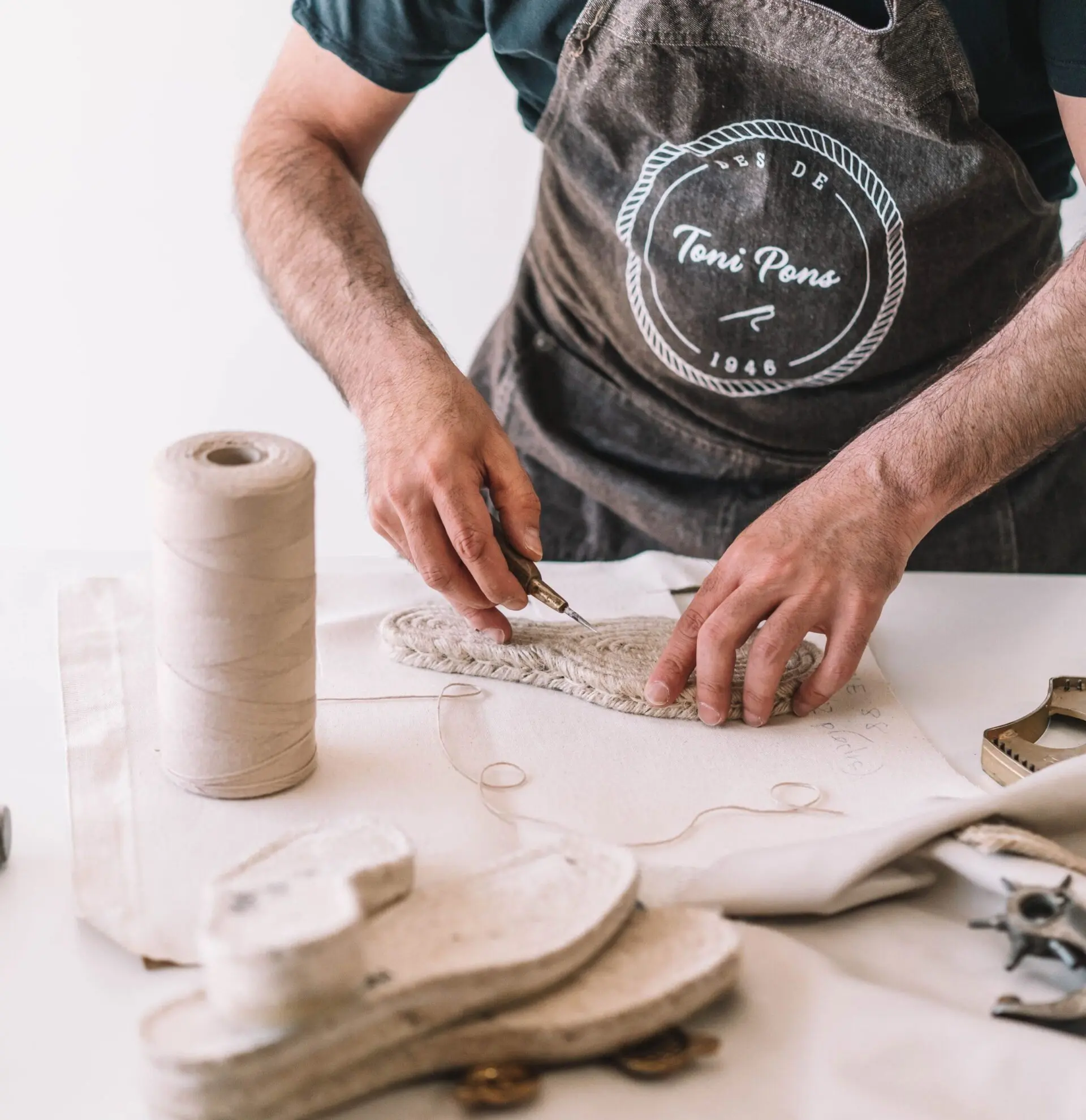 Toni Pons. Taller d'espardenyes