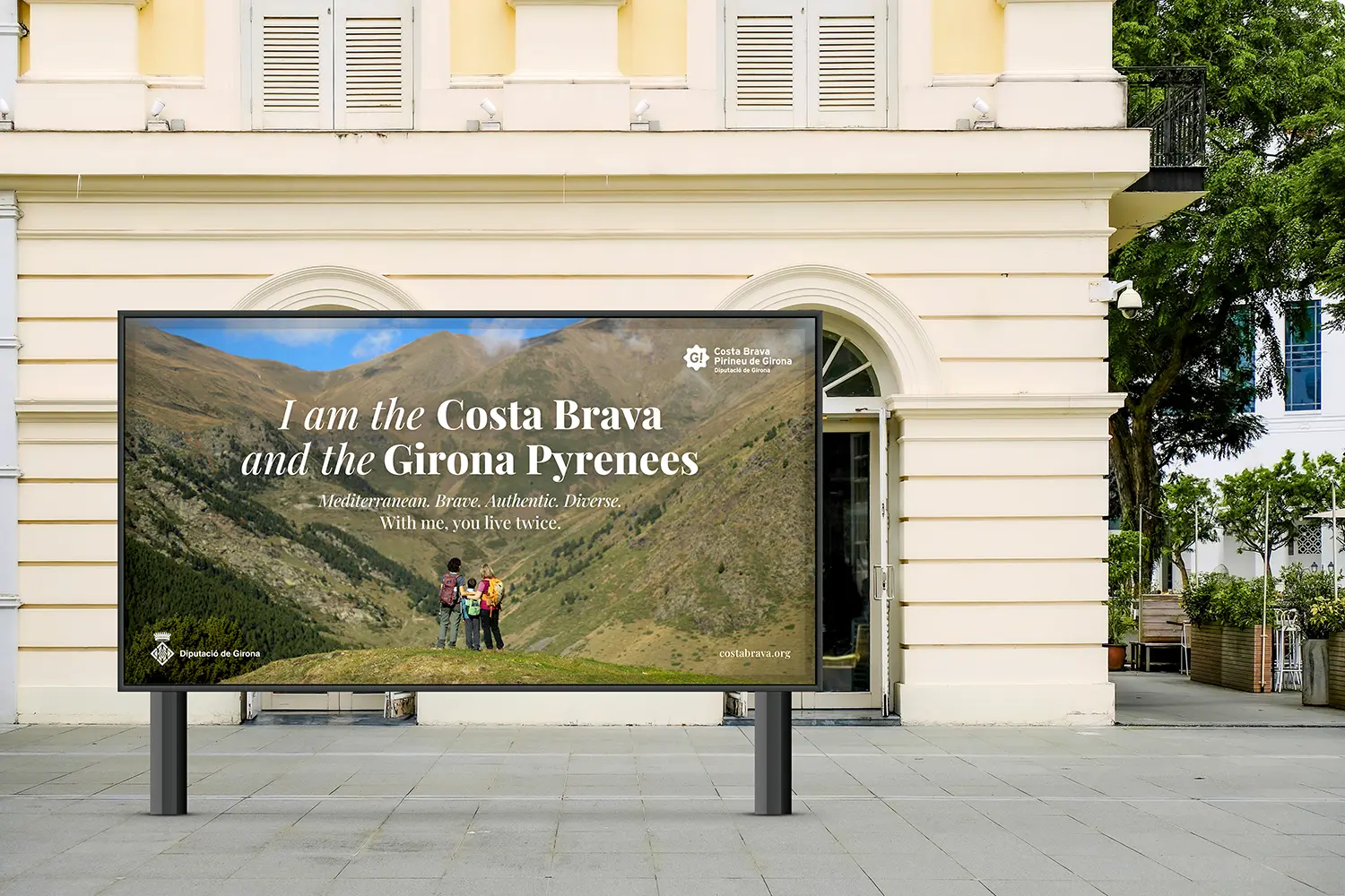 Large,Horizontal,Blank,Advertising,Poster,Billboard,Banner,Mockup,In,Front